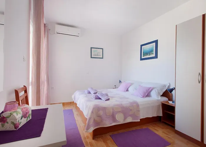 Nedika Podgora (Split-Dalmatia)