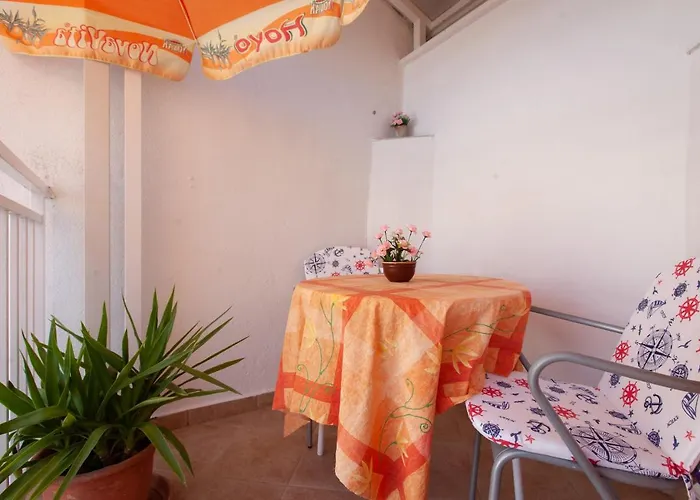 Semesterbostad Nedika *