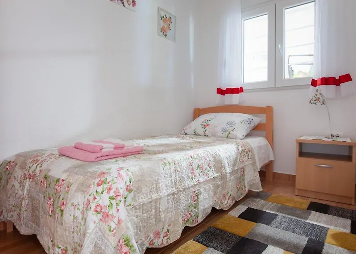 Nedika Semesterbostad *